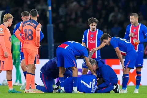 PSJ-də zədə kabusu: üç futbolçu “Barselona” ilə oyunu yarımçıq başa vurdu