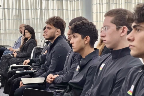 Yeniyetmələrin Yay Olimpiya Oyunlarında iştirak edəcək Azərbaycan komandası ilə görüş keçirilib - FOTO