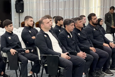 Yeniyetmələrin Yay Olimpiya Oyunlarında iştirak edəcək Azərbaycan komandası ilə görüş keçirilib - FOTO