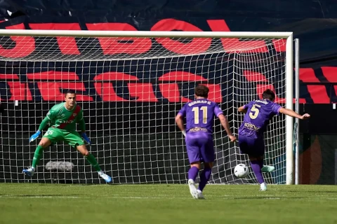 “Elçe” “Rayo Valyekano”nu darmadağın edərək təhlükəli zonadan çıxdı - YENİLƏNİR