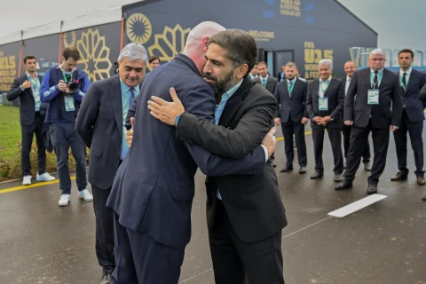 FIFA prezidenti Hövsan Yarış Kompleksini ziyarət edib - FOTO/VİDEO
