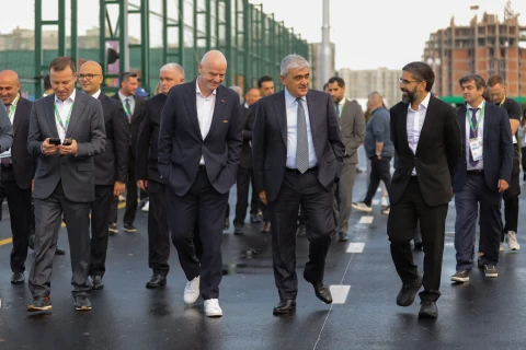 FIFA prezidenti Hövsan Yarış Kompleksini ziyarət edib - FOTO/VİDEO
