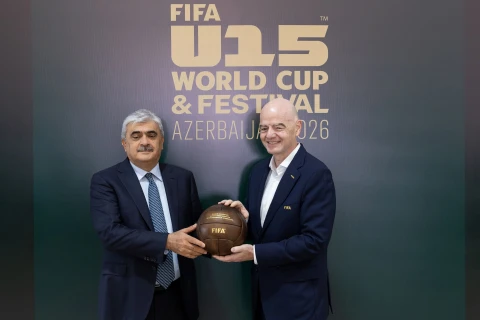 FIFA prezidenti Hövsan Yarış Kompleksini ziyarət edib - FOTO/VİDEO
