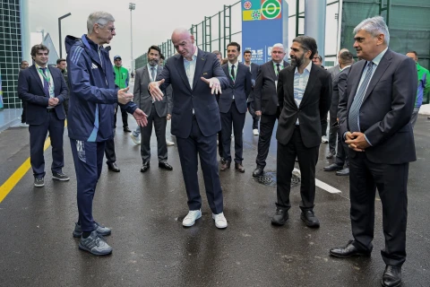 FIFA U-15 dünya çempionatı və festivalının ilk oyun günündə rəsmilər Hövsan Yarış Kompleksini ziyarət ediblər - FOTO