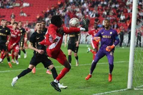 “Amedspor” səfərdə “Samsunspor”a qalib gələrək liderliyə yüksəldi