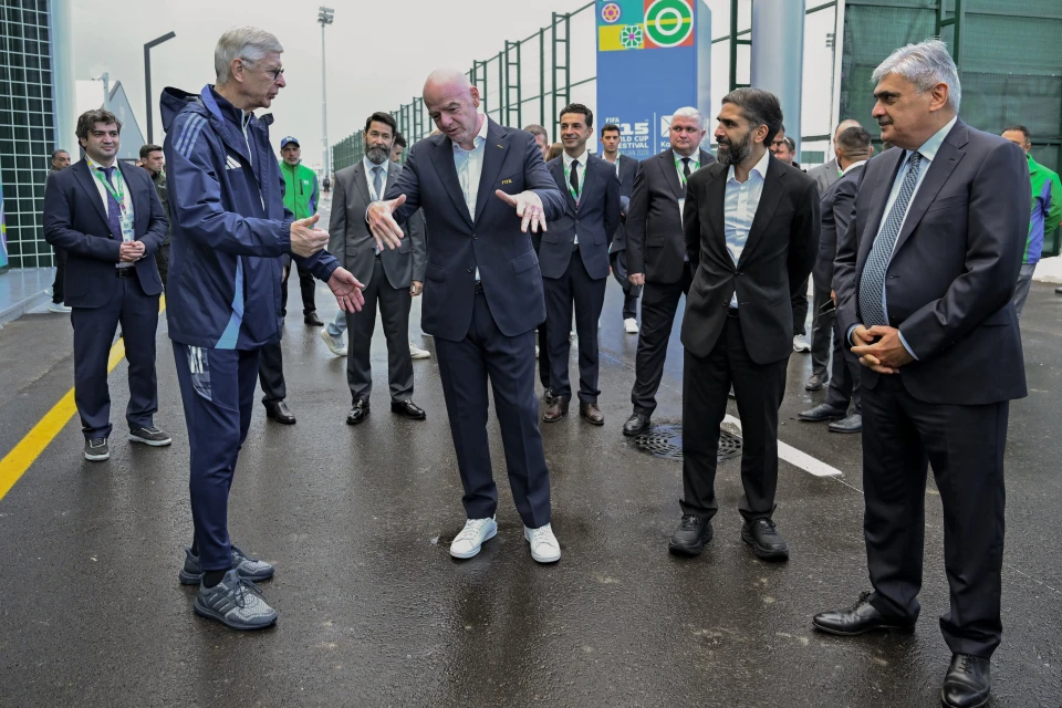 FIFA prezidenti Hövsan Yarış Kompleksini ziyarət edib - FOTO/VİDEO