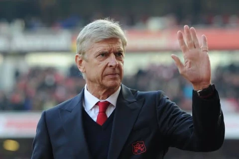 “Arsenal”ın əfsanəvi baş məşqçisi Bakıda dünya çempionatını izləyib - VİDEO