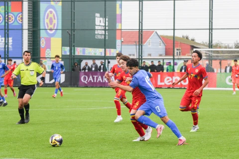 AFFA prezidenti FIFA U-15 Dünya Çempionatı və Festivalı çərçivəsində millimizin növbəti oyununu izləyib - FOTO