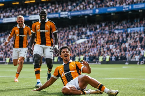 Arsenal “Hall Siti”nin əlcəzairli futbolçusunu transfer etmək istəyir