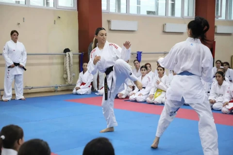 Bakıda 200-dən çox qadın karateçinin iştirakı ilə seminar keçirilib - FOTO