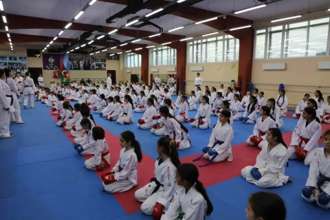 Bakıda 200-dən çox qadın karateçinin iştirakı ilə seminar keçirilib - FOTO