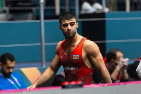Güləşçimiz Həsrət Cəfərov dünya çempionatının 1/4 finalında - YENİLƏNİR