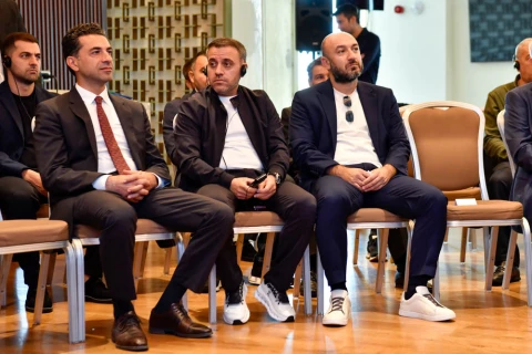 Bakıda Arsen Vengerin iştirakı ilə “ustad dərsi” təşkil olunub - FOTO