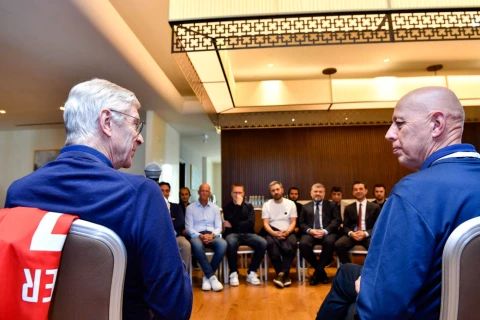 Bakıda Arsen Vengerin iştirakı ilə “ustad dərsi” təşkil olunub - FOTO