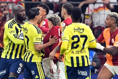 Osimhenin dublu “Qalatasaray”a “Fənərbağça” üzərində derbi qələbəsi qazandırdı