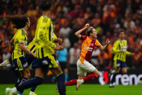 Osimhenin dublu “Qalatasaray”a “Fənərbağça” üzərində derbi qələbəsi qazandırdı