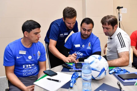 FIFA nümayəndələri Bakıda fiziki tərbiyə müəllimləri üçün seminar keçiriblər
