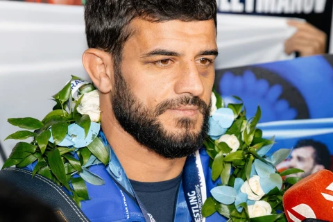 İki qızıl və bir gümüş medal qazanan güləşçilərimiz Bakıda  təntənəli qarşılanıblar