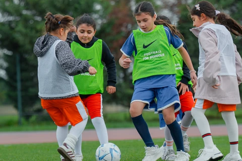 Xristo Stoiçkov Bakıda 120-dən çox uşağın iştirak etdiyi futbol festivalına qatıldı