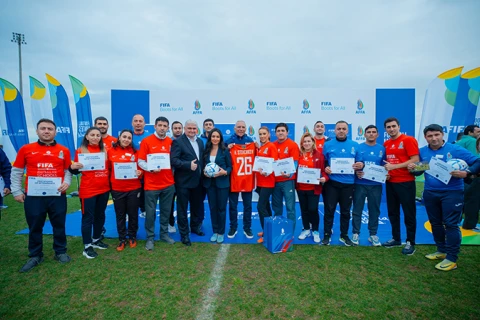 Xristo Stoiçkov Bakıda 120-dən çox uşağın iştirak etdiyi futbol festivalına qatıldı