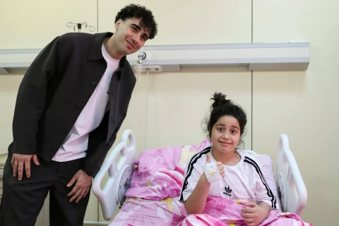 “Qarabağ”ın baş məşqçisi və futbolçuları Milli Onkologiya Mərkəzinin Uşaq Klinikasını ziyarət ediblər - FOTO