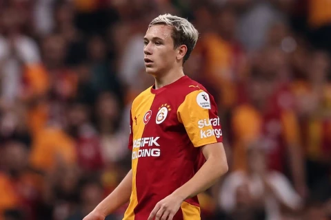 “Barselona”, PSJ və İngiltərə nəhəngləri “Qalatasaray”ın futbolçusu uğrunda mübarizəyə qoşulub
