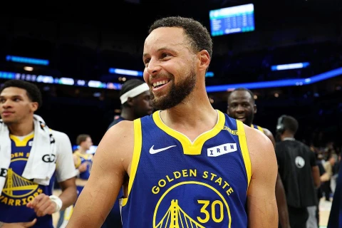 Stefen Karri NBA tarixində yeni rekord müəyyənləşdirdi