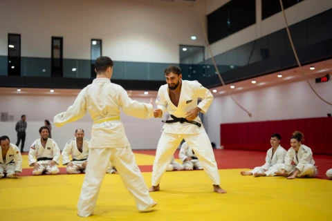 Olimpiya çempionu adaptiv cüdo məşqinə qatıldı - FOTO