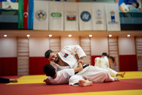 Olimpiya çempionu adaptiv cüdo məşqinə qatıldı - FOTO