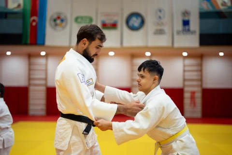 Olimpiya çempionu adaptiv cüdo məşqinə qatıldı - FOTO