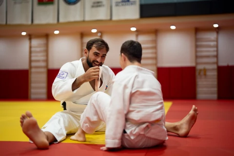 Olimpiya çempionu adaptiv cüdo məşqinə qatıldı - FOTO