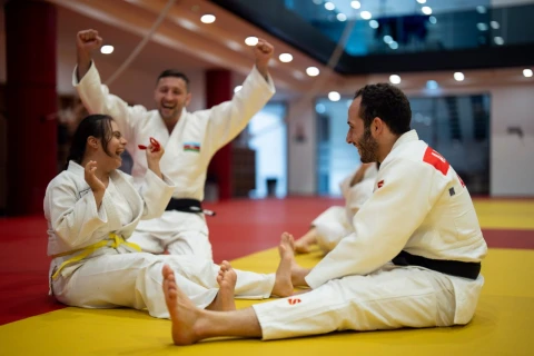 Olimpiya çempionu adaptiv cüdo məşqinə qatıldı - FOTO