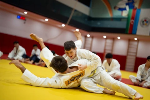 Olimpiya çempionu adaptiv cüdo məşqinə qatıldı - FOTO