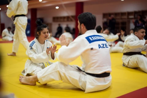 Olimpiya çempionu adaptiv cüdo məşqinə qatıldı - FOTO