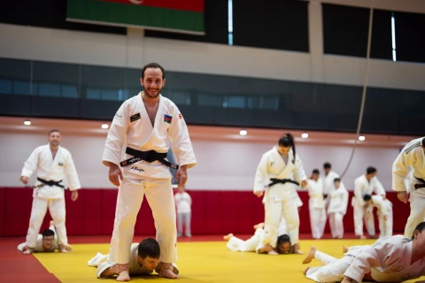 Olimpiya çempionu adaptiv cüdo məşqinə qatıldı - FOTO