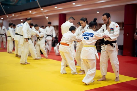 Olimpiya çempionu adaptiv cüdo məşqinə qatıldı - FOTO