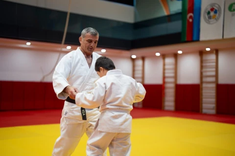 Olimpiya çempionu adaptiv cüdo məşqinə qatıldı - FOTO