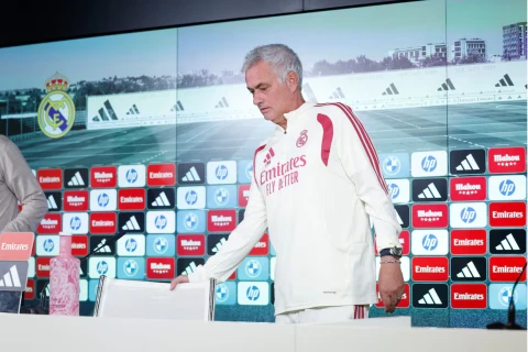 Mourinyo La Liqanı və telekanalları tənqid etdi: “Bizə möhtəşəm hədiyyə veriblər”